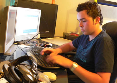 放心的充值平台推荐的手机轰在线轰炸免费